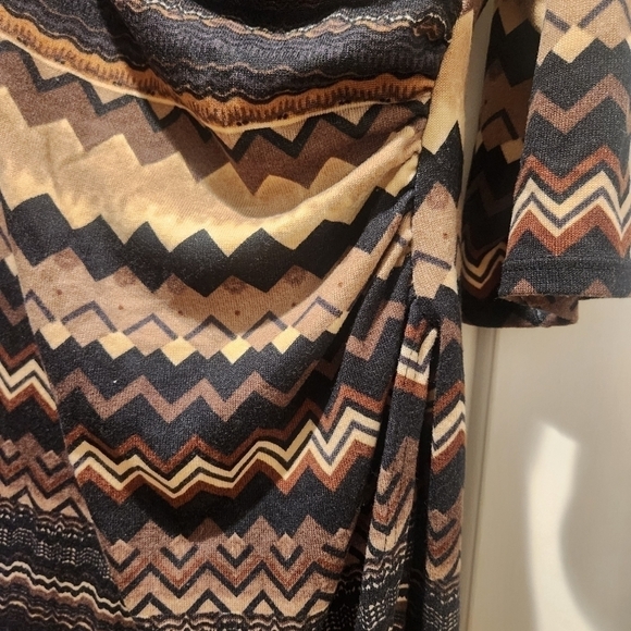 AVENUE wrap dress with tulip hem - Picture 3 of 8